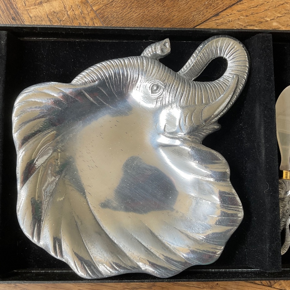 Elephant dish and spreaders